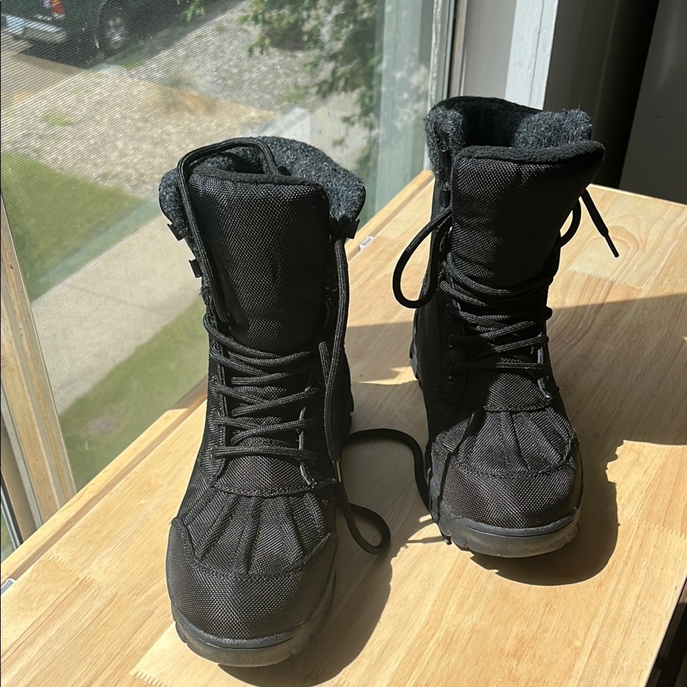 Black Lace-Up Winter Boots